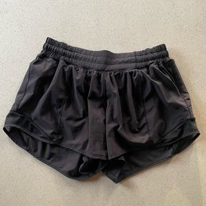 Lululemon Hotty Hot low rise shorts 4” size 6